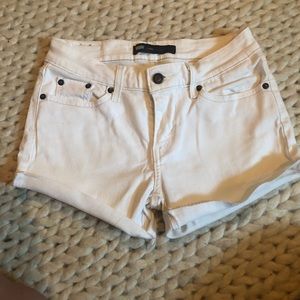 White Levi’s cutoff shorts